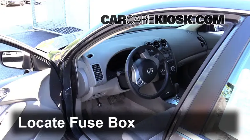 2009 Nissan Altima S 2.5L 4 Cyl. Sedan (4 Door) Fuse (Interior)